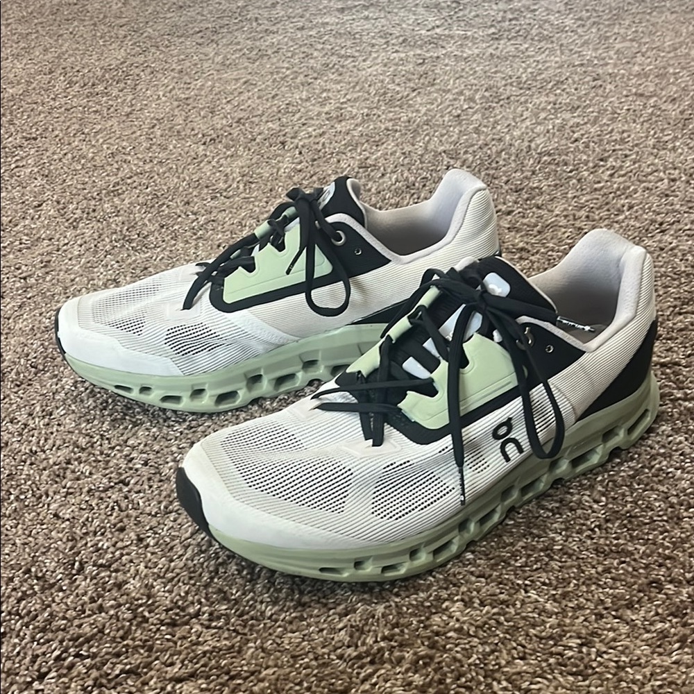 On Running Cloudstratus Men’s size 10